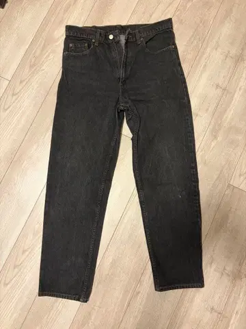 Levi Strauss & Co. 다크 그레이 스트레이트 데님