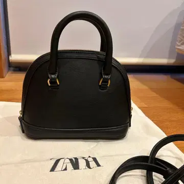 ZARA 블랙 핸드백 수납 가방 포함