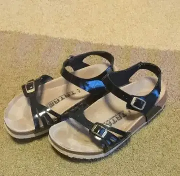 TATAMI 블랙 스트랩 샌들