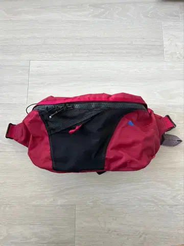 클라터뮤젠 빨간색 웨스트 파우치