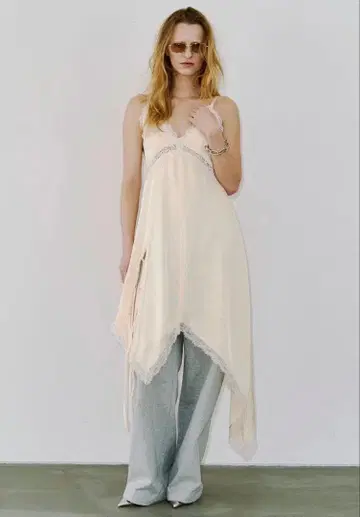 JOSEMOON SIDE CUTTING LACE DRESS