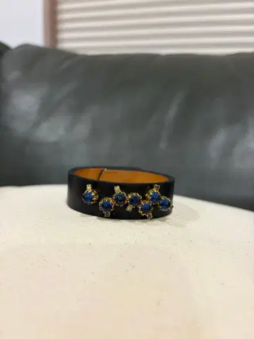 쁘띠 로브 노아르 뱅글/팔찌