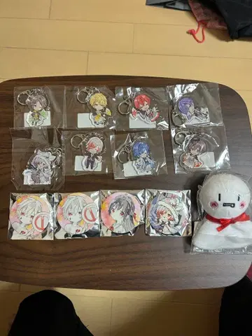 마후마후 아크릴 키링 세트 + 캔 배지 (4개) + 키링