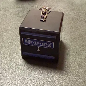 닌텐도 뮤지엄 한정판 시동음 디스크 시스템 키링