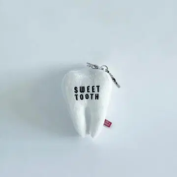 YUKI&DAUGHTERS / Giant Sweet Tooth Charm