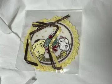 익명 배송/핑크하우스 첼시 폼폼푸딩 자수 패치 브로치