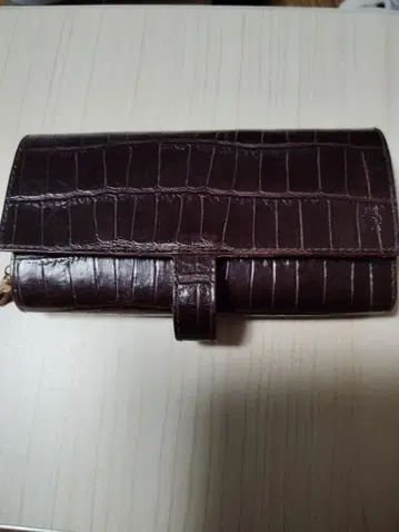 Felisi 악어 무늬 엠보 장지갑 코로코로