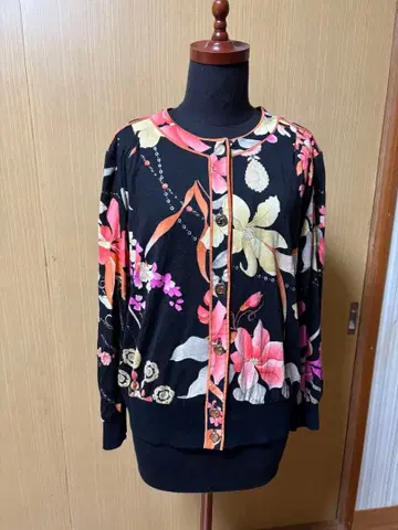 [레오나르] 가디건 꽃무늬 밑단이 니트