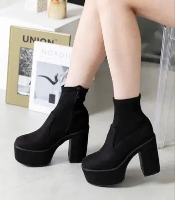 attagirl 통굽 플랫폼 스트레치 숏부츠