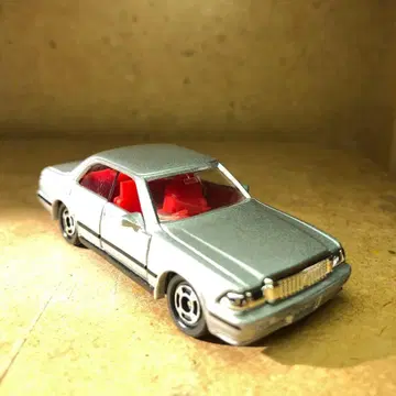 토미카 No.55 도요타 크라운 8세대 130계 상자 없음