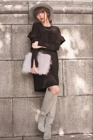 리랜드트루 프릴 코쿤 니트 원피스 코지마 요나 보르도 미니 원피스