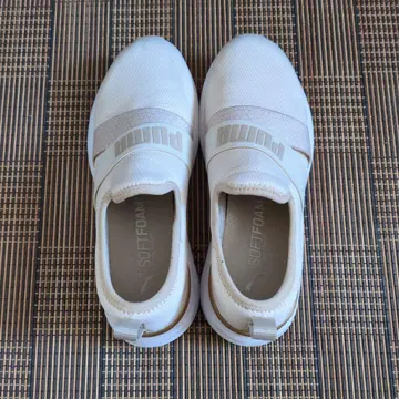 PUMA SOFTFOAM 슬립온 스니커즈 화이트