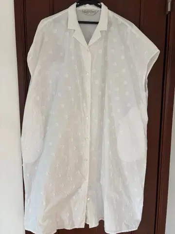 MidiUmi 미디우미 도트 무늬 프렌치 슬리브 셔츠 원피스 화이트