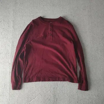 ST JOHN'S BAY 헨리넥 롱 슬리브 T셔츠 와인 레드