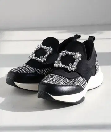 [새상품] VIVIAN 비쥬 버클 밴딩 슬립온 스니커즈 신발