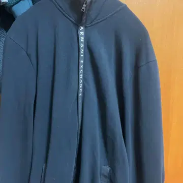ARMANI EXCHANGE 블랙 집업 후드티