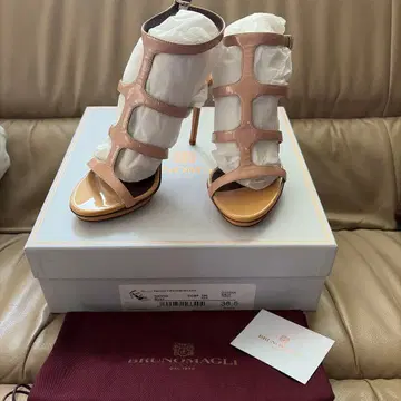 미사용품 BRUNO MAGLI 베이지 힐 샌들 38.5