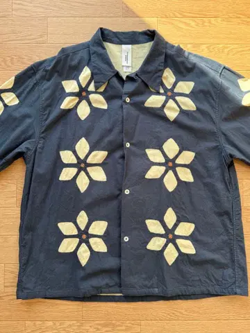 Niche. 니치 플라워 시드 셔츠 L 네이비 자수 절개 인도산