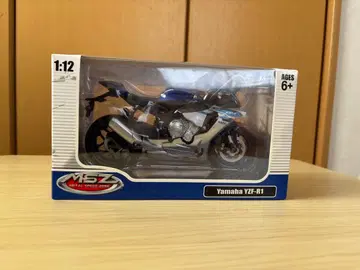 야마하 YZF-R1 1:12 스케일 모델