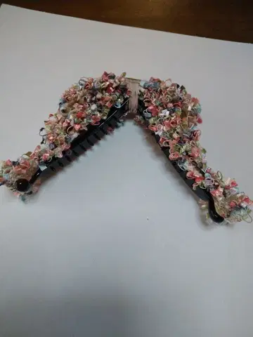 컴플렉스 비즈 다색 리본 장식 헤어 바나나 클립