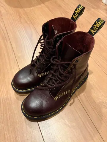 닥터 마틴 1460 버건디 부츠