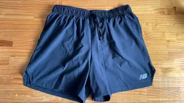 New Balance 블랙 숏팬츠