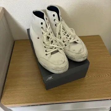 TOMMY HILFIGER 화이트 하이컷 스니커즈