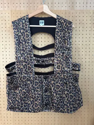 AIE 레오파드 무늬 베스트 XL 네펜데스