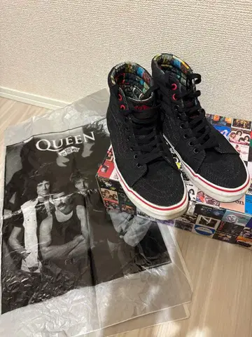 Vans 퀸 콜라보 하이컷 스니커즈