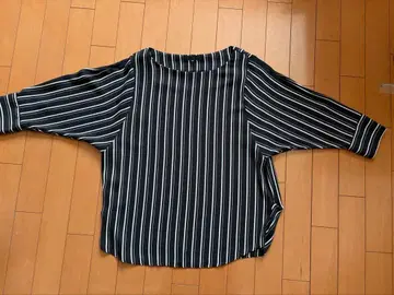 샤프한 멀티 스트라이프가 ICB스러운 7부 소매 블라우스