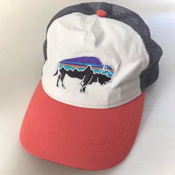 patagonia 바이슨 자수 트래커캡 화이트/살몬 핑크