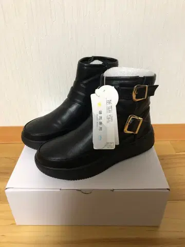 새상품 글로벌 워크 에어카루 통굽 숏부츠 여성용 부츠 블랙 M