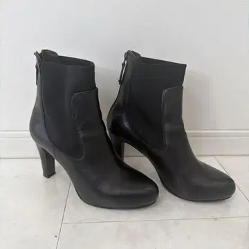 블랙 인조 가죽 x 라이크라 앵클부츠