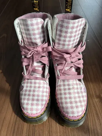 핑크 깅엄 체크 하이컷 부츠
