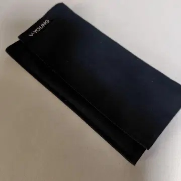 원단, 패브릭 소재의 장지갑입니다. 부드러운 터치의 장지갑입니다.