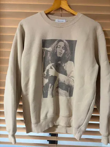 ADAM ET ROPE 베이지 그래픽 맨투맨