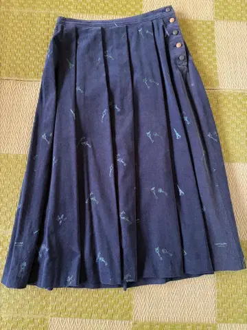 Mademoiselle NONNON 네이비 플리츠 스커트