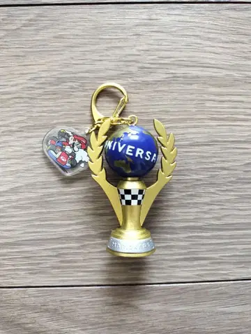 [ 새상품급 ] USJ 닌텐도 월드 마리오 카트 트로피형 키링