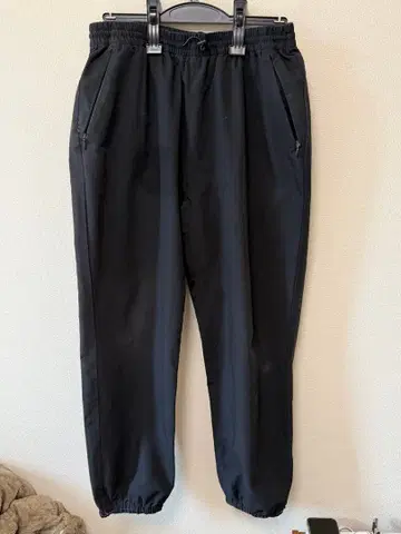 뉴발란스 브리핑 조거 팬츠 블랙