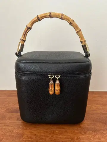 [ UNTITLED ] 대나무 핸들 블랙 가죽 핸드백