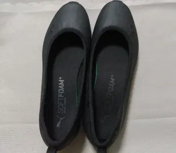 PUMA SOFTFOAM+ 플랫슈즈 블랙
