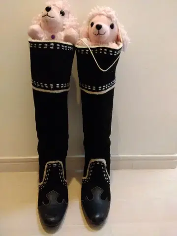 블랙 스웨이드 롱 부츠 7cm 힐 탈취 봉제 인형 포함