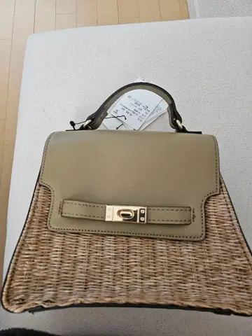 MIAN 카나구 벨트 부착 플랩 백