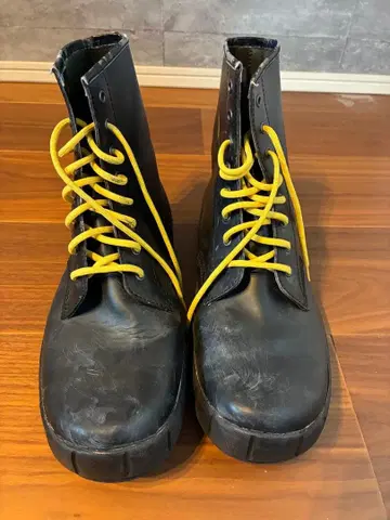 Dr. Martens 블랙 하이컷 부츠
