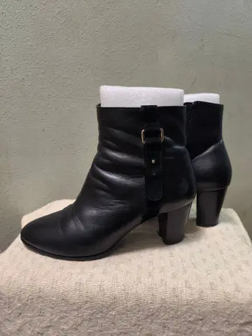 가죽 블랙 부츠 백 스트랩 포함