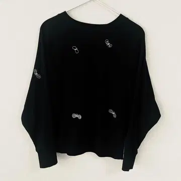 새상품급 미나 페르호넨 풀오버 블랙 상의 나비