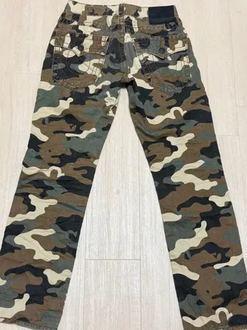 트루 릴리젼 카모 무늬