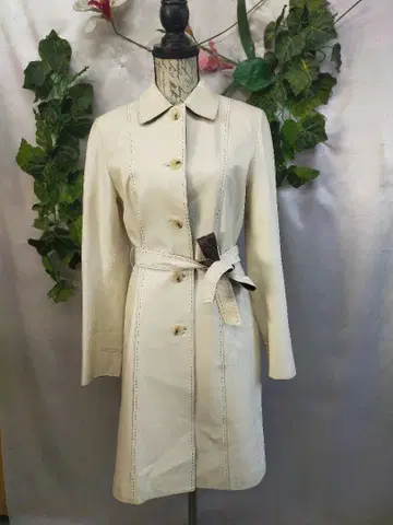 새상품급 이탈리아 지프 가죽 코트 55 M 오프 베이지