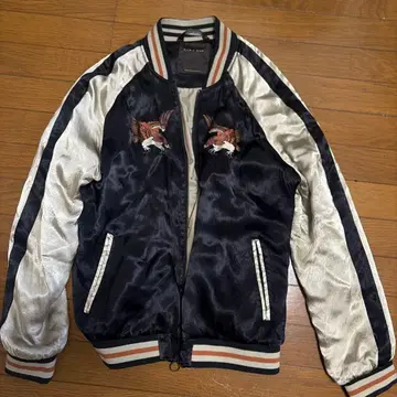 자수 스카잔 네이비 실버 ZARA 양키 반질반질