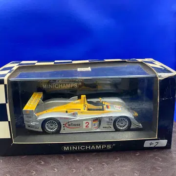 MINICHAMPS 400-021382 Audi R8 ALMS